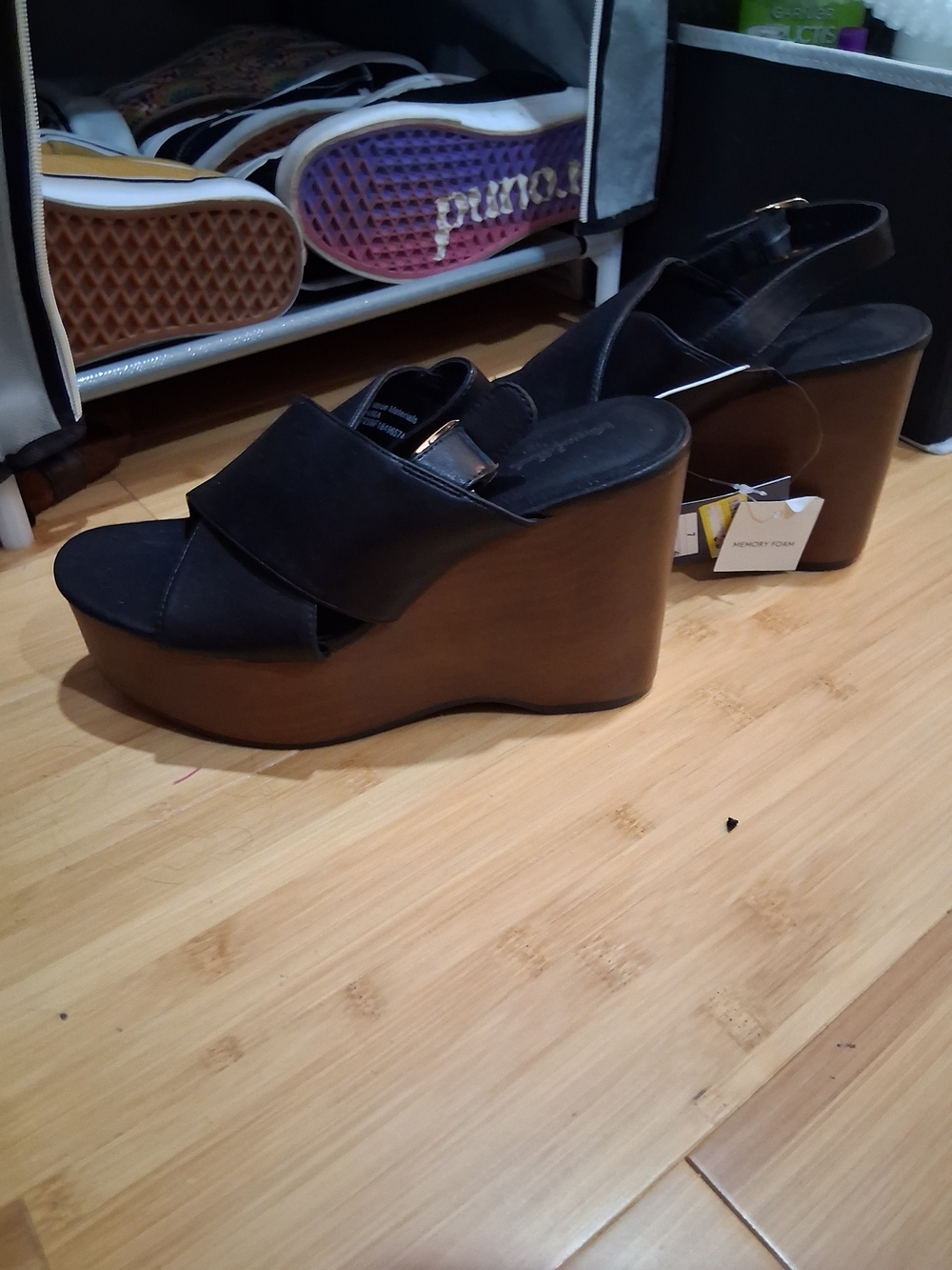 Universal Thread Black Platform Wedge Sandals with Wood-Tone Base